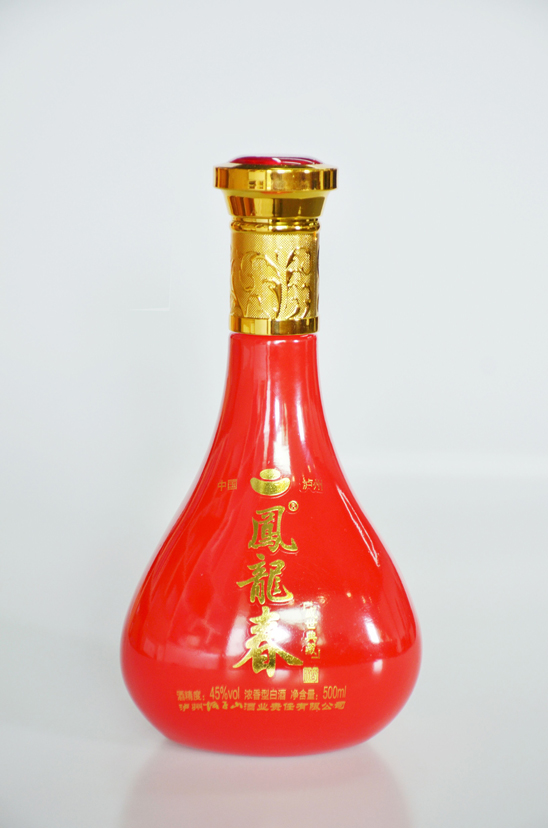 凤龙春酒盛世典藏瓶展示